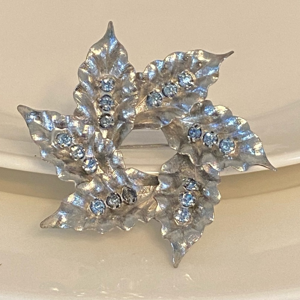 Vintage Aquamarine Blue Round Cut Crystal Rhinestone Women Leaves Floral Brooch